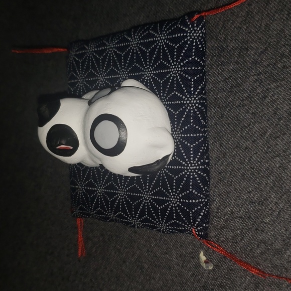 Adorable Sweet Ceramic White Black Kitty Resting on a Pretty Pillow New in Box - Picture 4 of 8